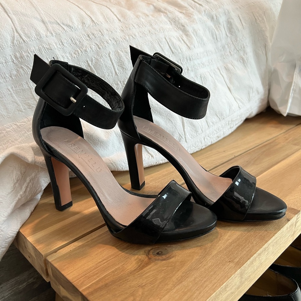 Fremillu Vero Cuoio Black Leather Open Toed Heel